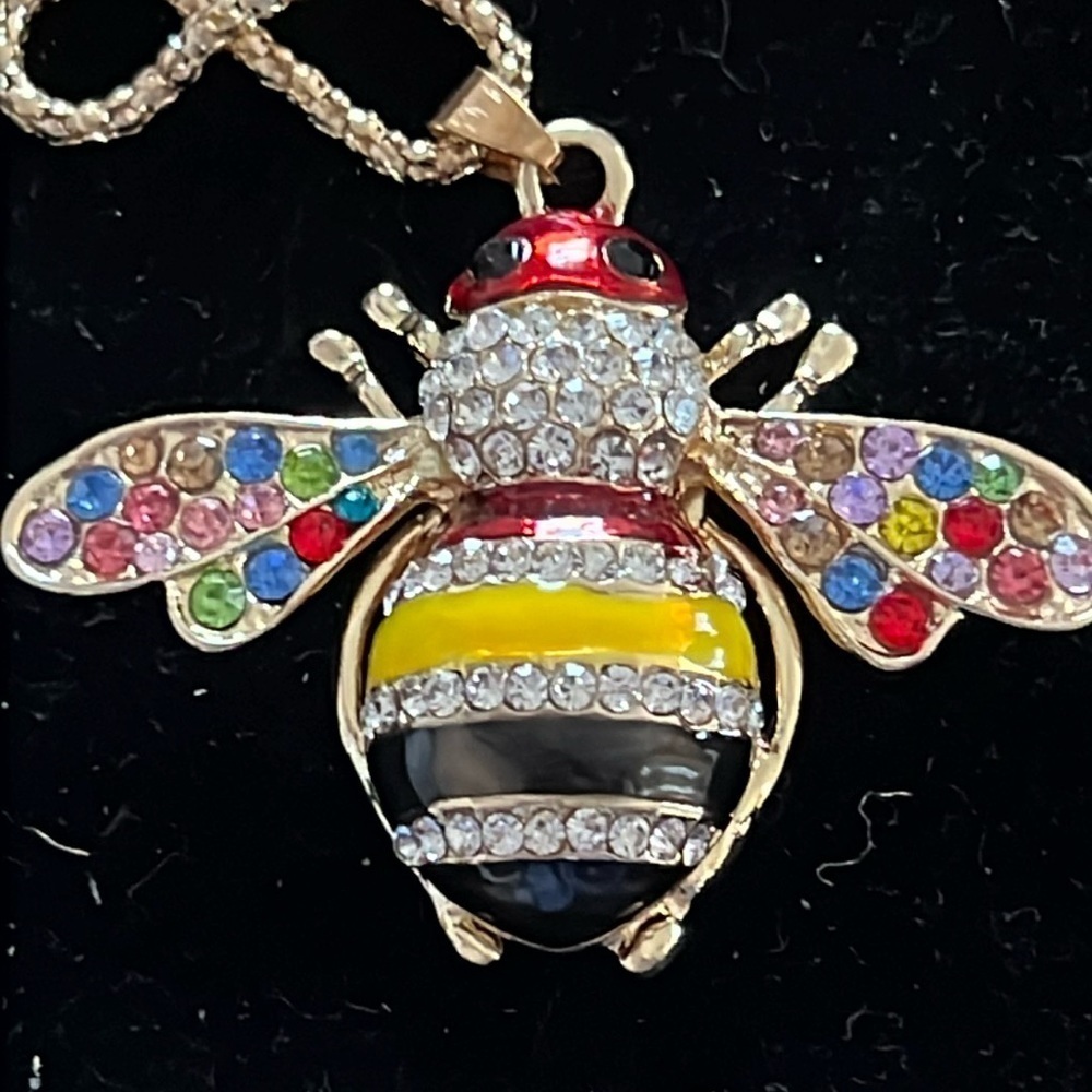BETSEY JOHNSON GOLD ALLOY BEE/BUG MULTICOLORED CRYSTAL NECKLACE